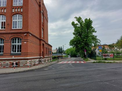 Pasy na przejściu dla pieszych przy ul. Cmentarnej
