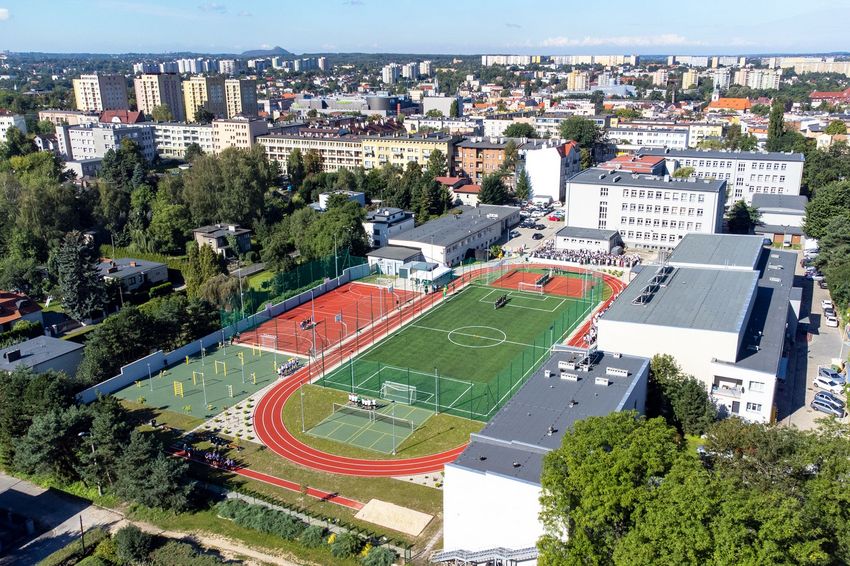 Wielofunkcyjny kompleks boisk przy Zespole Szkół Technicznych z lotu ptaka