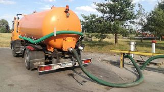 wóz do wywozu nieczystości ciekłych