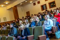 zdjęcie sali wykładowej z ludzmi