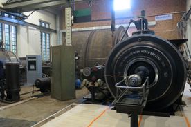 Zabytkowa kopalnia - elementy dawnej parowej maszyny wyciągowej szybu