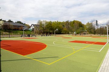 Zdjęcia przedstawia Boisko sportowe