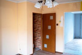 Wnętrze mieszkania do remontu