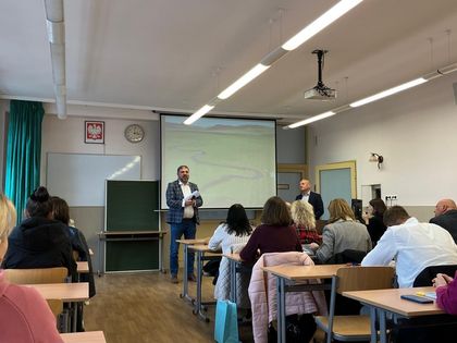 Zdjęcie przedstawia delegację szkół branżowych z Ukrainy.