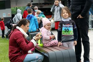 Uczestnicy plenerowego biegu