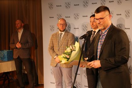 Sportowcy wyróżnieni za osiągnięcia w 2021 roku podczas uroczystej gali z udziałem władz miasta Rybnika. 