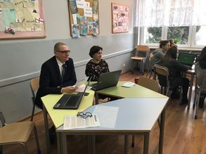 Uczniów chwałowickiego liceum w trakcie zajęć odwiedził Wojciech Świerkosz, zastępca prezydenta Rybnika