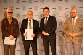 Sportowcy wyróżnieni za osiągnięcia w 2021 roku podczas uroczystej gali z udziałem władz miasta Rybnika. 