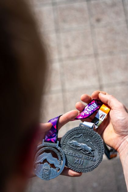 sportowiec na płycie rynku