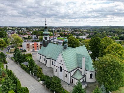 Budynek kościoła pw. Najświętszego Serca Pana Jezusa w Rybniku-Niedobczycach wzniesiony w latach 1920-21