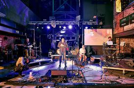 Uczestnicy festiwalu industrialnego FestHoym 