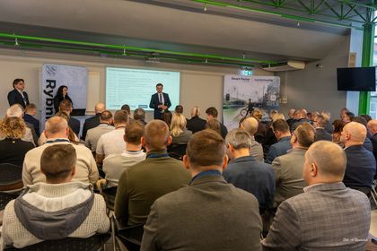 uczestnicy konterencji podsumowującej wdrożenie bliźniaka cyfrowego ulic miasta Rybnika 