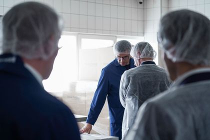 Spotkanie prezydenta Piotra Kuczery z pracownikami działającej w Rybniku firmy produkcyjnej CrispyFood- Toppers