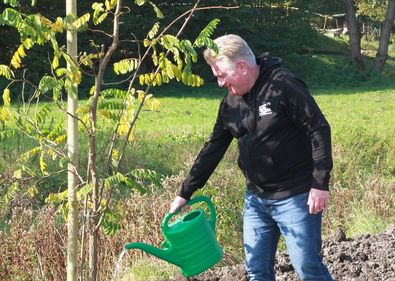 Akcja sadzenia 30 drzew z okazji 30-lecia obecności w Polsce firmy Purmo