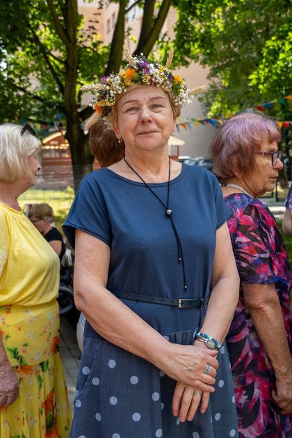 uczestnicy urodzin Dziennego Domu Pomocy Senioralnej