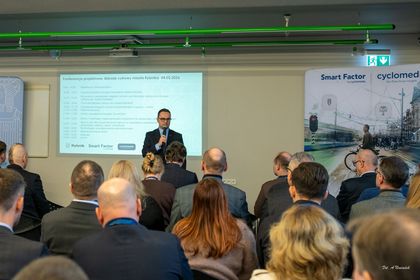 uczestnicy konterencji podsumowującej wdrożenie bliźniaka cyfrowego ulic miasta Rybnika 