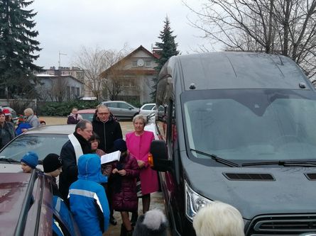 Nowy bus dla Specjalnego Ośrodka Szkolno-Wychowawczego. Fot. Materiały placówki. 