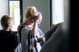 Osoby w pomieszczeniu