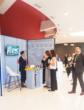 Rozmowy w ramach konferencji dot. nawiązywania relacji z organizacjami zrzeszającymi firmy z sektora dla biznesu