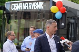 Prezentacja rybnickiego autobusu hybrydowego w Rybniku