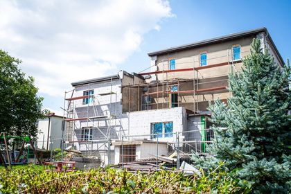 Budynek szkoły w trakcie remontu