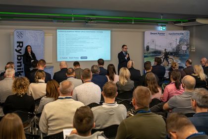 uczestnicy konterencji podsumowującej wdrożenie bliźniaka cyfrowego ulic miasta Rybnika 