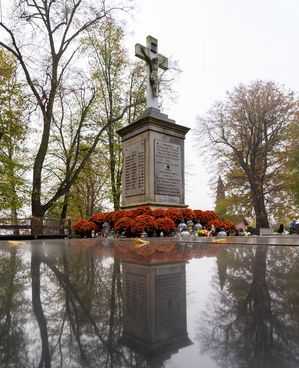 Grób powstańców śląskich na rybnickim cmentarzu