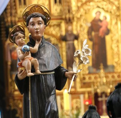 Zabytkowa figurka Św. Antoniego