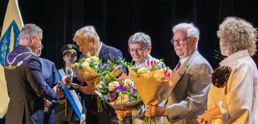 Honorowe Odznaczenia za Zasługi dla Województwa Śląskiego - ludzie na scenie
