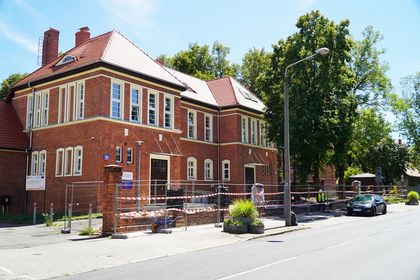 Prace budowlane wokół zabytkowych zabudowań byłego szpitala Juliusz