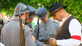 Inscenizacja historyczna grup rekonstrukcyjnych, odtwarzająca wydarzenia sprzed 100 lat, kiedy to na rybnickim rynku podpisane zostały dwa ważne dokumenty związane z przyłączeniem Śląska do Polski