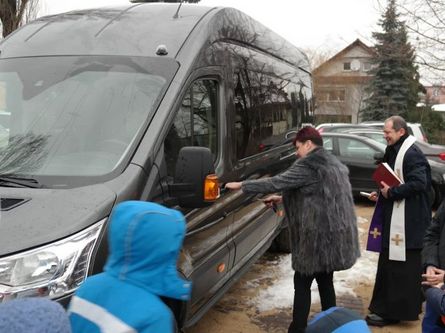 Nowy bus dla Specjalnego Ośrodka Szkolno-Wychowawczego. Fot. Materiały placówki. 