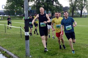 Uczestnicy plenerowego biegu