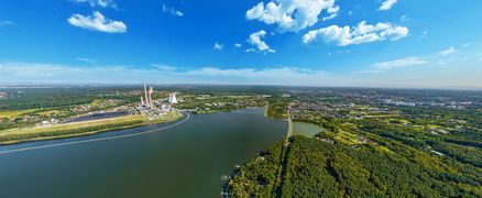 Panorama miasta Rybnika z widokiem na zalew i elektrownię