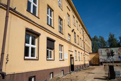 prace budowlane na terenie szkoły podstawowej nr 18