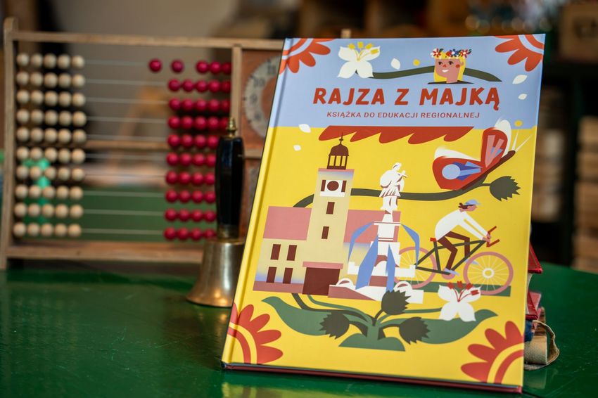 okładka książki regionalnej "Rajza z Majką"