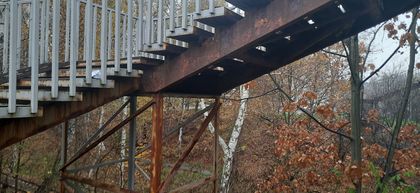 zdjęcie przedstawia starą kładke na boguszowicach