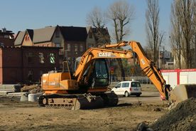 Teren budowy wielorodzinnego budynku mieszkaniowo-usługowego przy ul. Hallera 