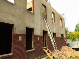 Swierklanska fot.LucynaTyl 10 Zrujnowany, opuszczony budynek