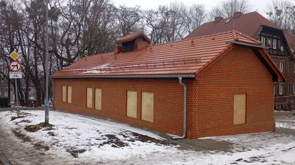 zakończone prace związane z odtworzeniem 3 nieużytkowanych budynków gospodarczych zlokalizowanych przy ul. Paderewskiego 31,33 oraz 35 