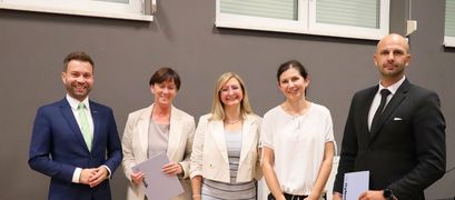 Czworo nowych dyrektorów rybnickich szkół z wiceprezydentem Arkadiuszem Marcolem