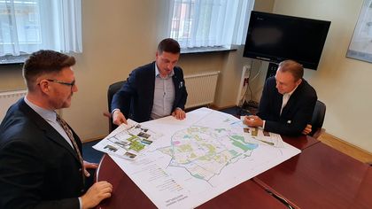 Spotkanie w rybnickim magistracie z udziałem Prezydenta Rybnika Piotra Kuczery, Zastępcą Prezesa RSM Markiem Newe oraz Przewodniczącym Komisji Transportu i Mobilności Miejskiej Rady Miasta Rybnika Radosławem Kneszem. 