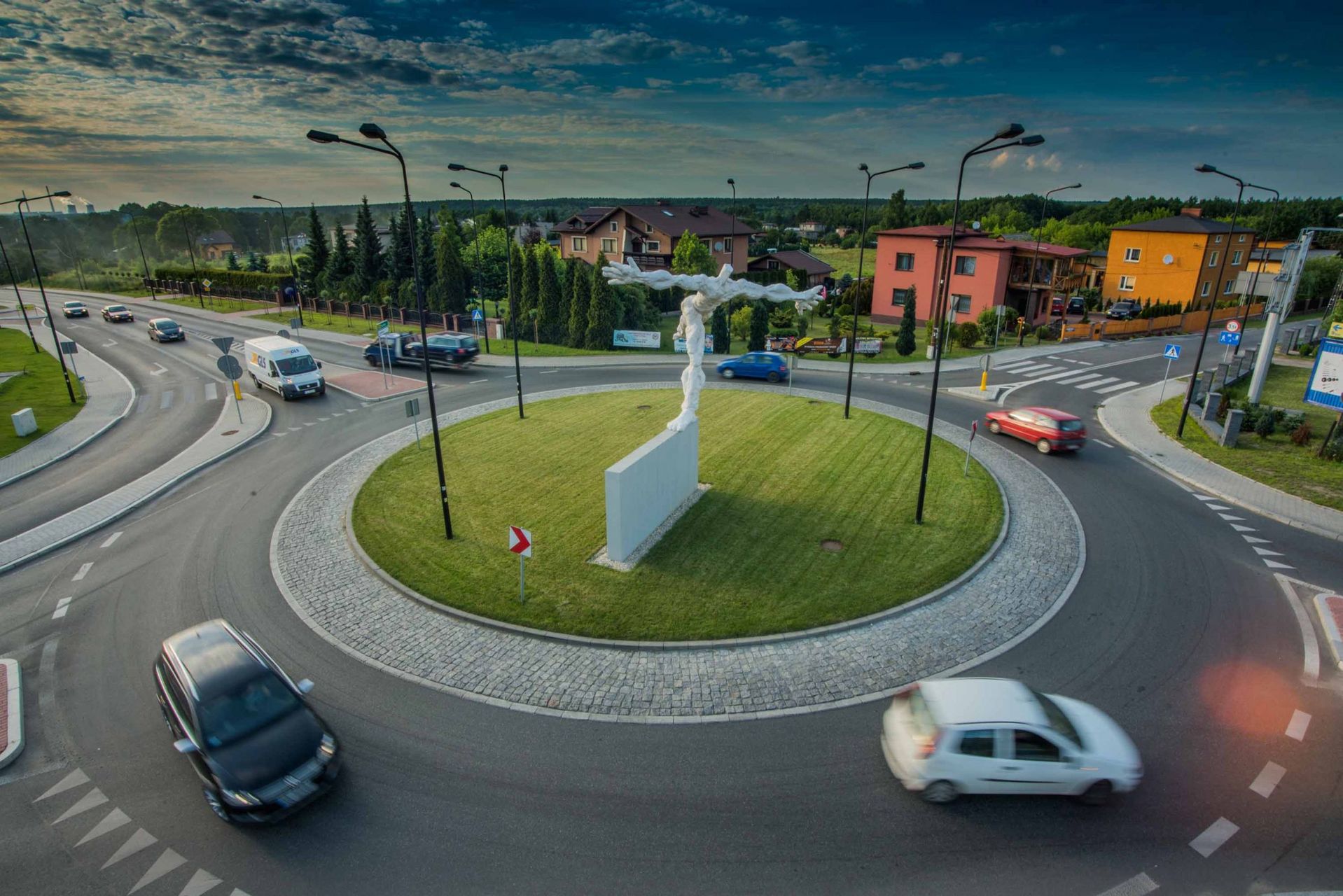 Rzeźba "Ulotność" na rondzie Gotartowickim